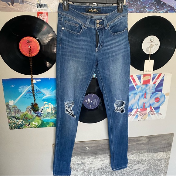 Jeans - Picture 1 of 3